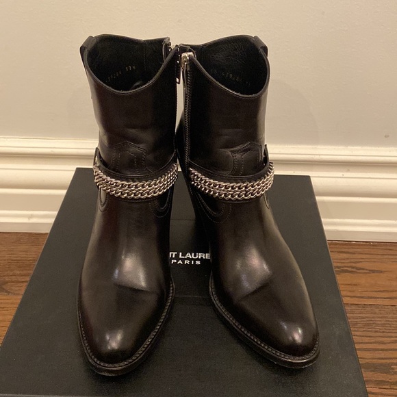 Saint Laurent Wyatt boots with chain - Picture 8 of 11